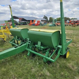 Alternative view of John Deere Mielieplaat / Maize Plate Planter