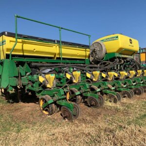10 Row 76cm John Deere 2117 CCS Vacuum No-Till Planter