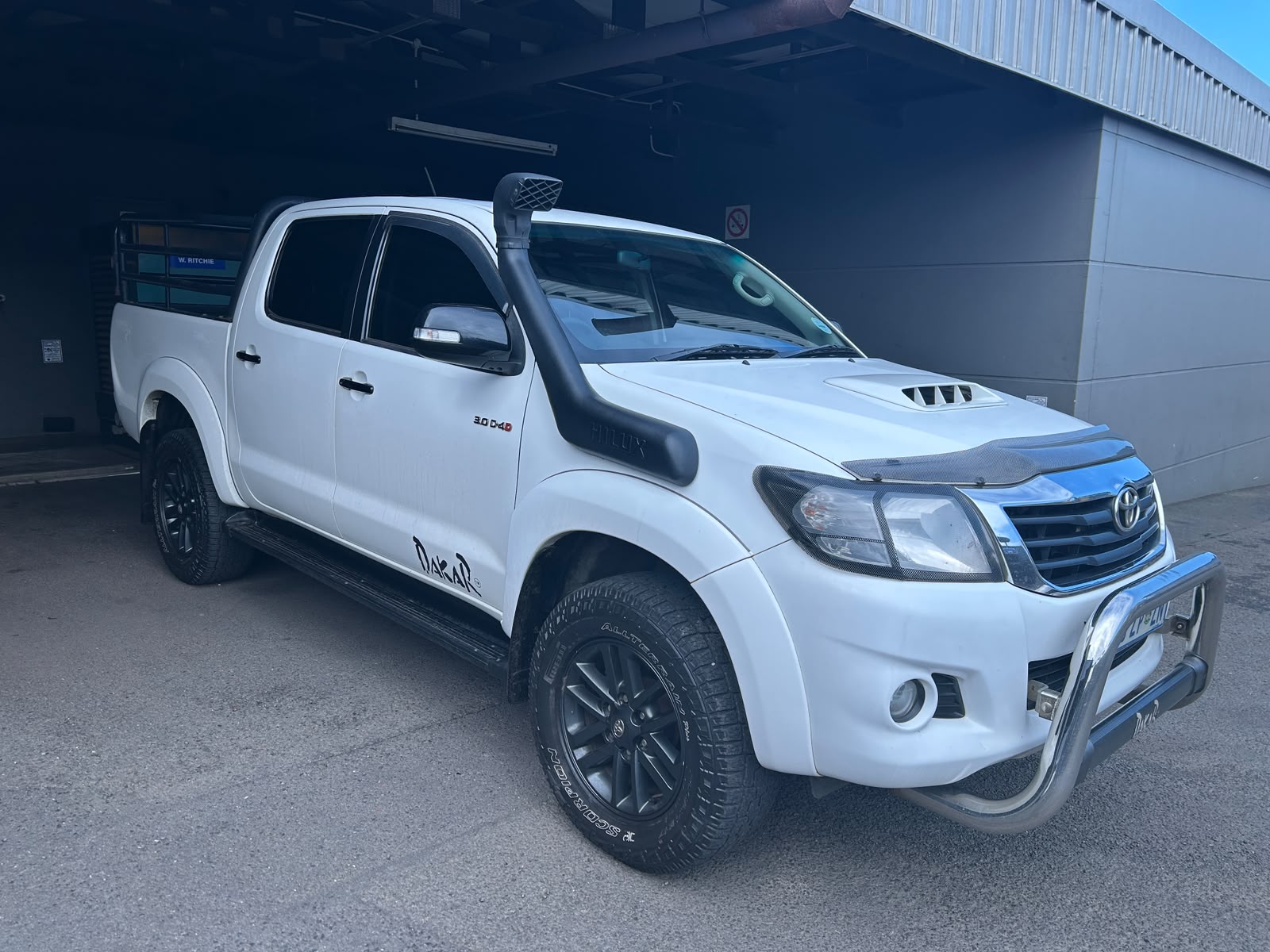 Toyota Hilux 3.0 D4D Dakar 4x4 Double Cab Bakkie / Pickup