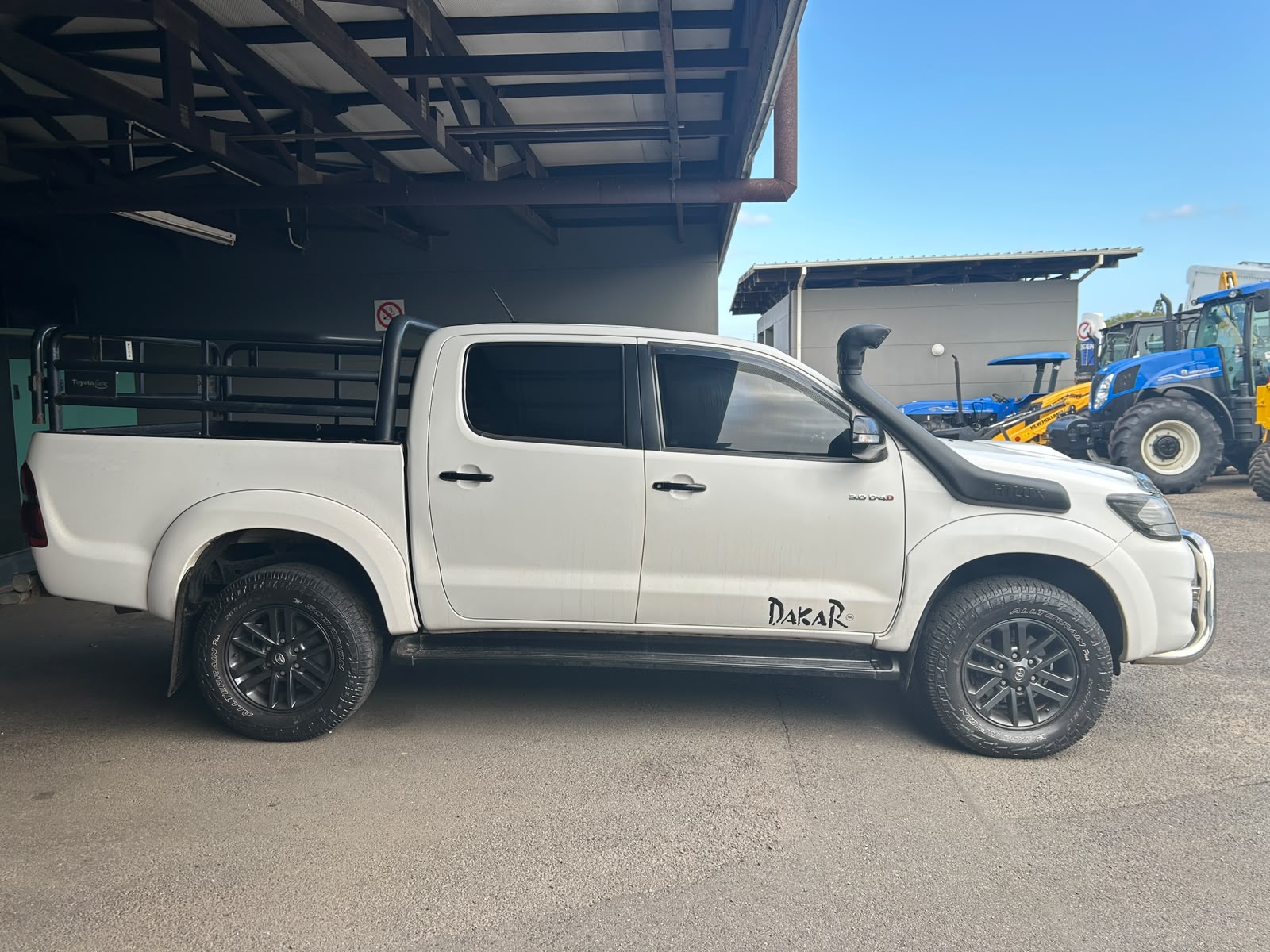 Toyota Hilux 3.0 D4D Dakar 4x4 Double Cab Bakkie / Pickup - Image 6