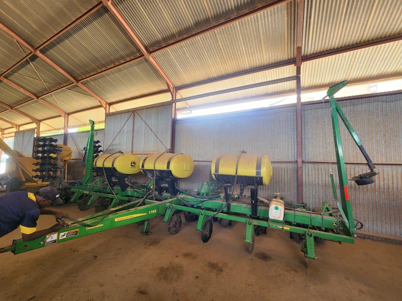 2 x 8 Row .91cm John Deere 1755 Kontakdryf Vinger / Contact Drive Finger Planters - Image 2