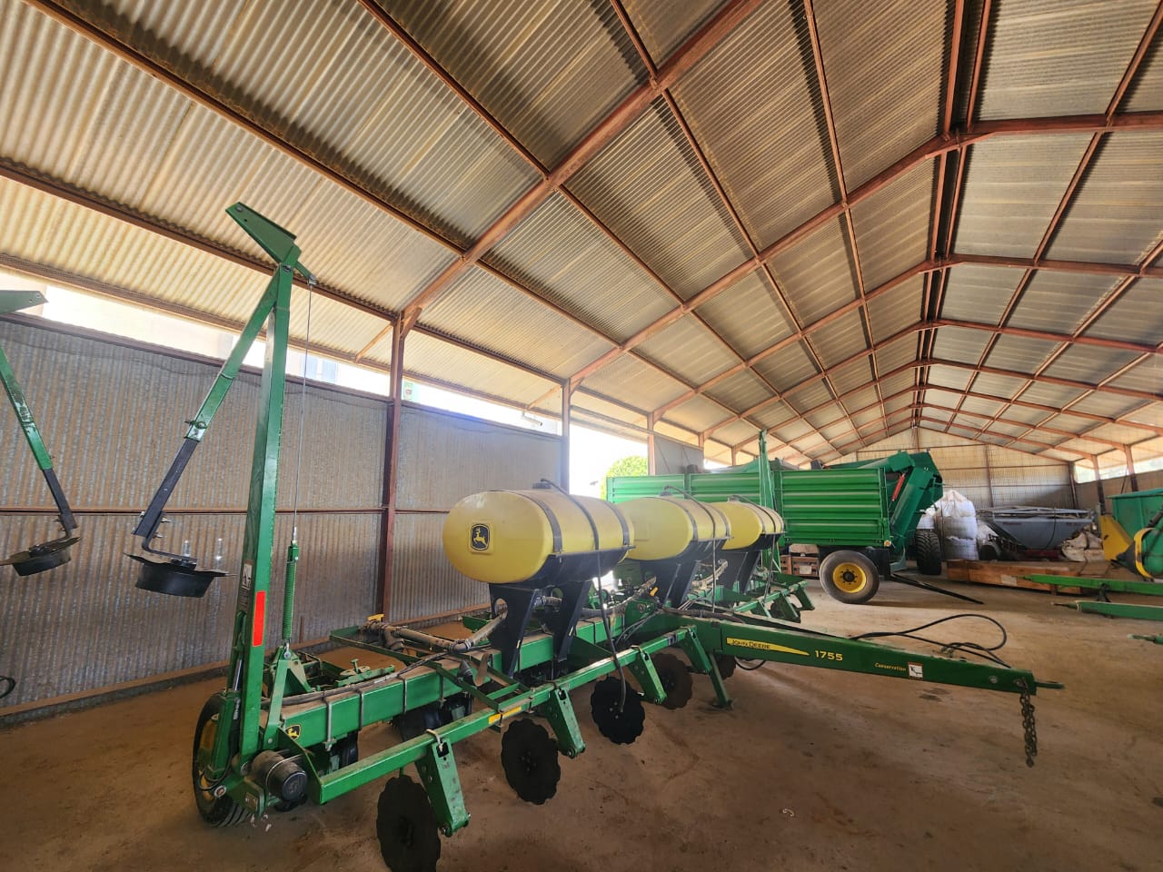 2 x 8 Row .91cm John Deere 1755 Kontakdryf Vinger / Contact Drive Finger Planters - Image 3