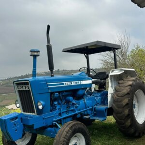 Alternative view of Ford 5600 4x2 Trekker met Ploeg / Tractor with Plough