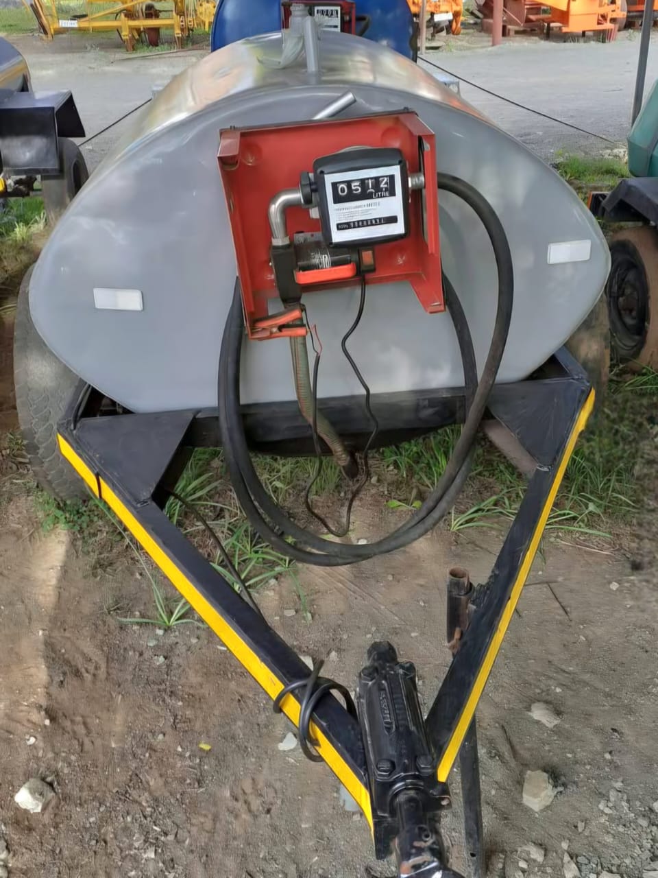 Diesel Bowser with Pump / met Pomp - Image 2