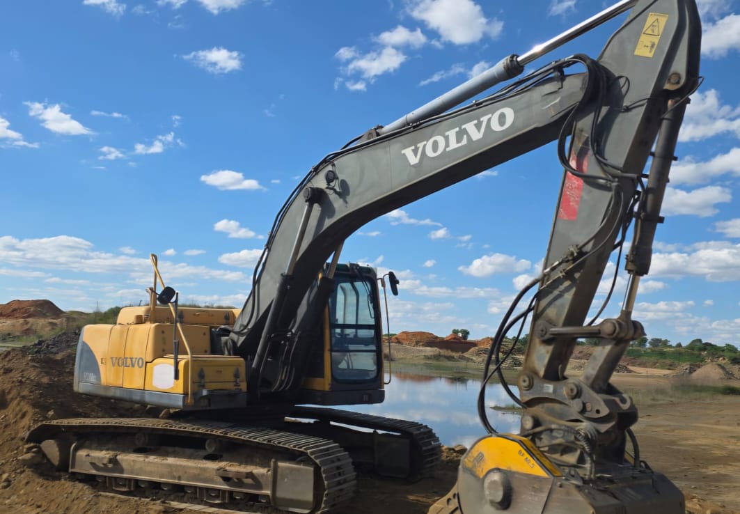Volvo EC210BLC Excavator / Graafmasjien - Image 3