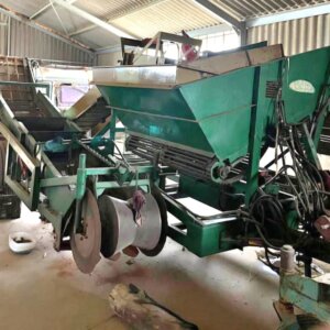 Uniekum Groot Aartappel Oesmasjien / Large Potato Harvester